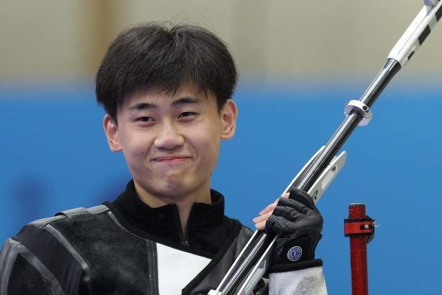 1722903614332095220.jpg 巴黎奥运会+_+射击——男子50米步枪三姿决赛:中国选手刘宇坤夺冠XxjpseC010073_20240801_MVPFN0A001.jpg