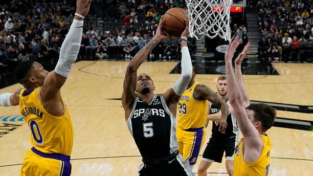 开云体育下载网址-韦少独自带队一言难尽，他为何又跟场边球迷吵起来