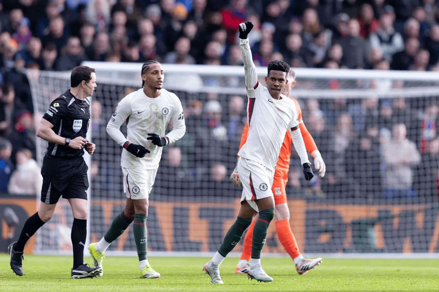 开云体育下载官网-埃斯特旺：在努力提升速度和对抗，在切尔西球商提高了很多