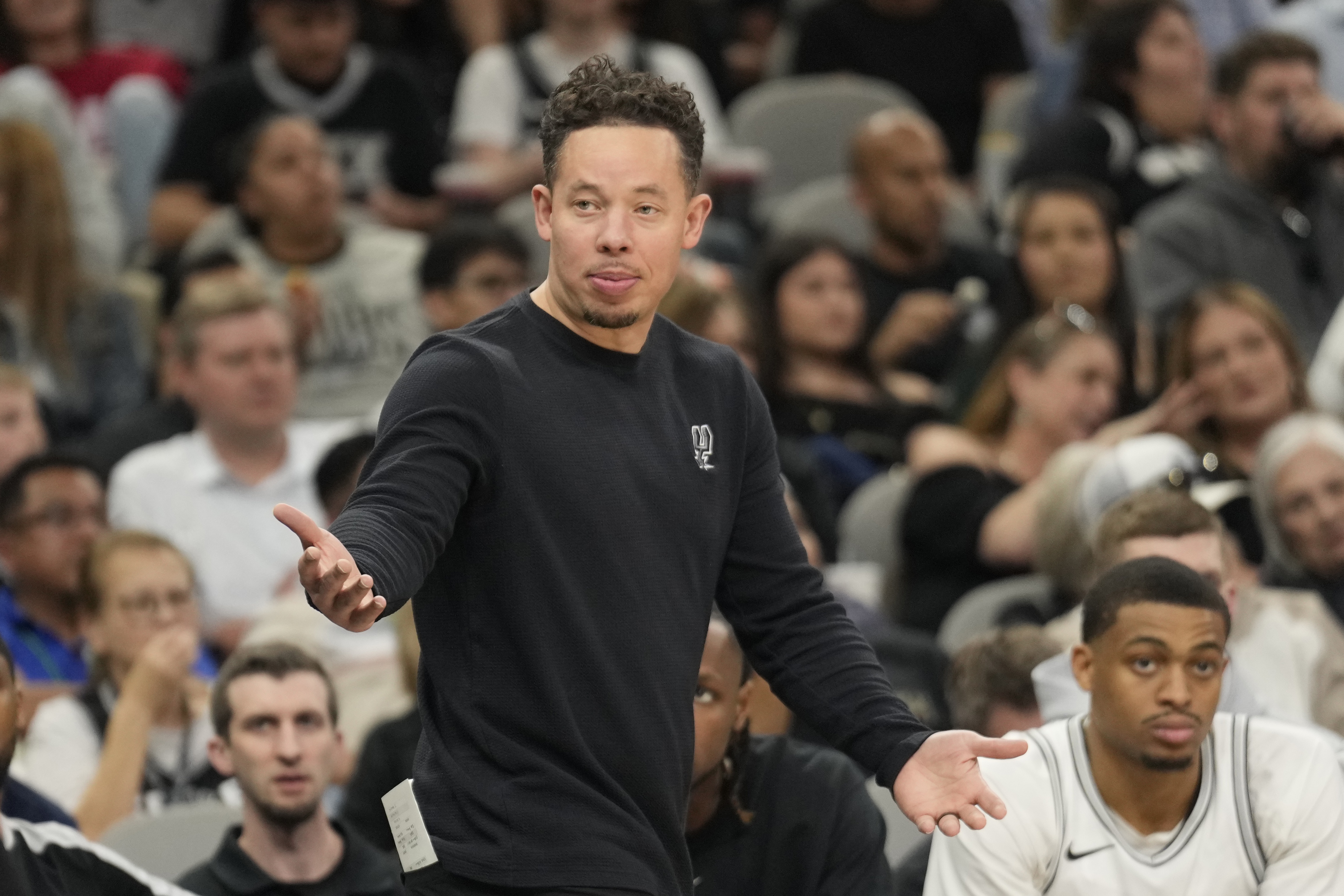 开云体育下载官网-米奇谈失利：不满意球队的身体对抗强度 这方面我们要提升