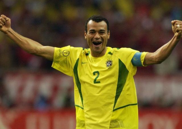 开云体育下载APP-2022年2月22日，会让我们想到哪些传奇右后卫？